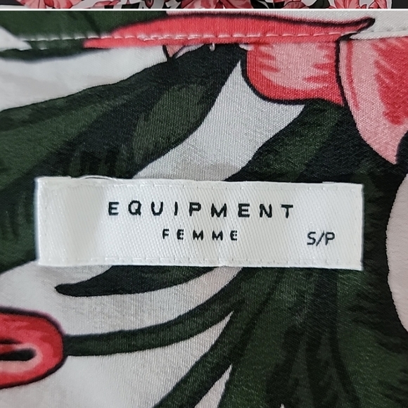 Equipment Adalyn Silk Floral Blouse in Amethyst Fog Cranberry Small - Picture 8 of 9